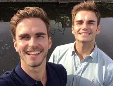 Δες πως αυτά τα δίδυμα βγάζουν 11.000 λίρες το μήνα!